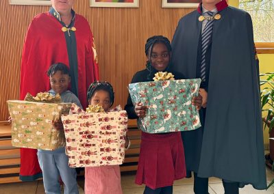 Hilfe zur Weihnachtszeit: SMCO unterstützt bedürftige Familien in Frankfurt