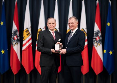 Hohe Auszeichnung für Delegat Prof. Dr. Dr. Peter Löw: Silbernes Verdienstzeichen des Bundeslandes Oberösterreich verliehen