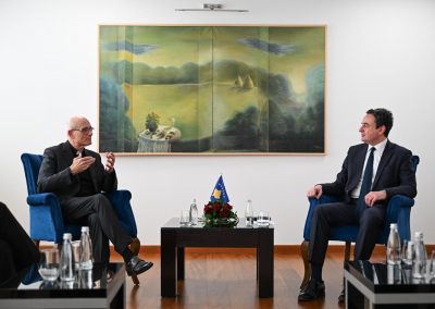 Prior des SMCO trifft kosovarischen Ministerpräsidenten