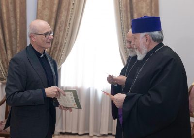 Prior Prof. Dr. Thomas Schwartz trifft Oberhaupt der Armenisch-Apostolischen Kirche